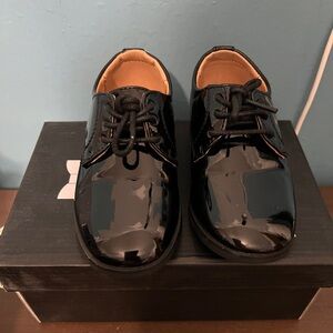 Toddler Tuxedo Shoe (Worn Once)